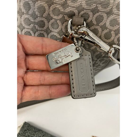 COACH 25215 MEDIUM SIZE GRAY SIGNATURE PRINT CROSSBODY BAG - Picture 7 of 15